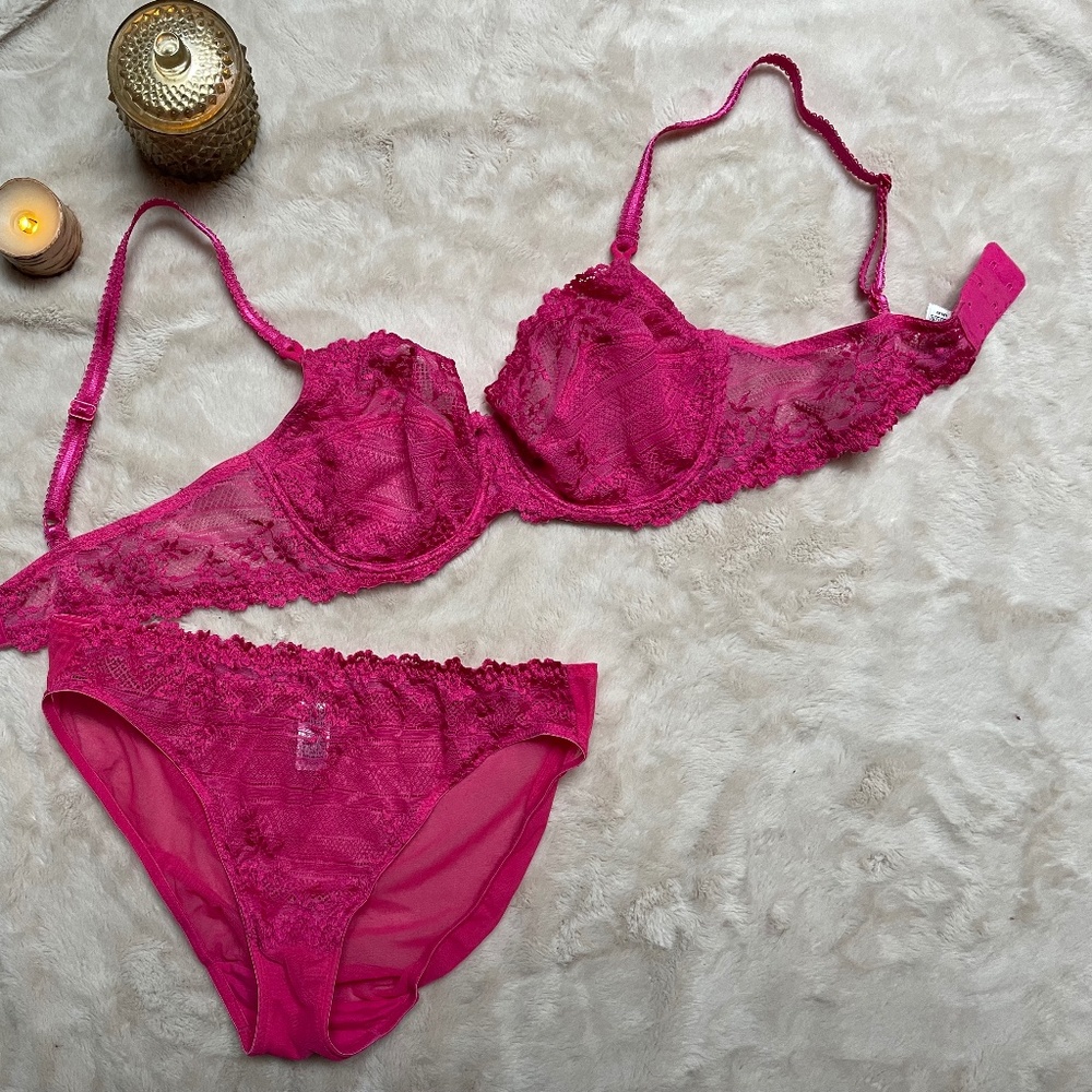 Wacoal hot pink lacy bra 36C